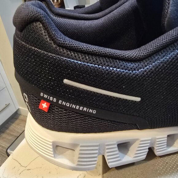 On Cloud 5 (Black/White) - Mens Size 11 NEW - SKU 59.98919 - Running - Hiking - Picture 7 of 11